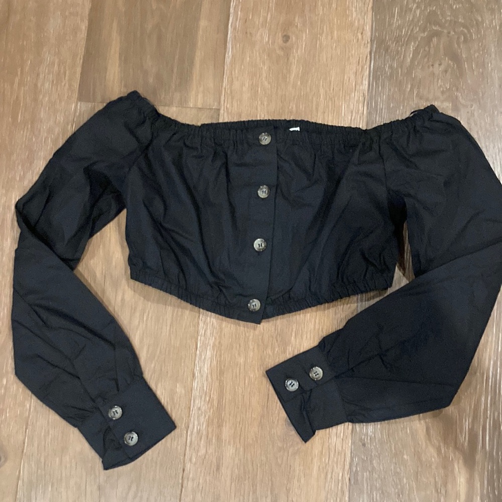 Brand new with tags Emory Park off shoulder crop